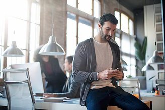 Em alguns casos, é comum encontrar boas ofertas de Black Friday direto da rede social. (Fonte: GettyImages/Reprodução) 