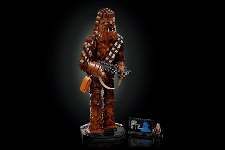 O gigante e adorável companheiro de Han Solo, Chewbacca, também ganhou sua própria edição especial de LEGO Star Wars.