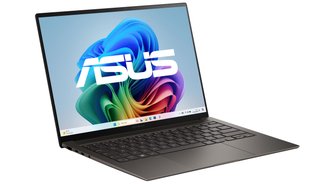 Por conta de sua NPU, o Zenbook S 14 recebe o selo de Copilot+PC.