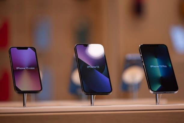 O iPhone 13 apresenta ótimo custo-benefício. (Fonte: GettyImages/Reprodução) 