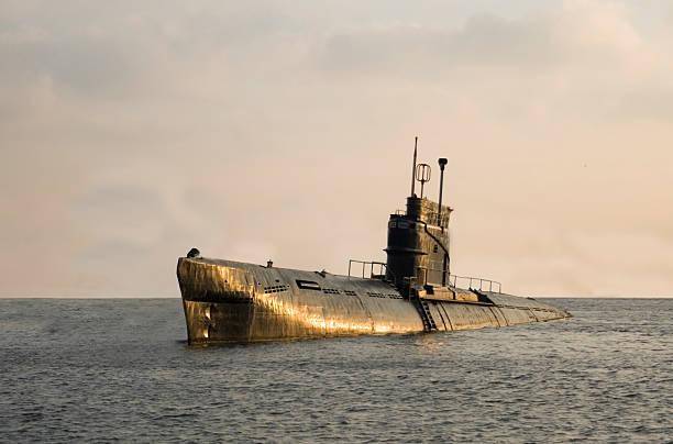 Navios e submarinos espiões da Rússia têm sido flagrados com frequência perto da infraestrutura crítica no fundo do mar. (Imagem: Getty Images)