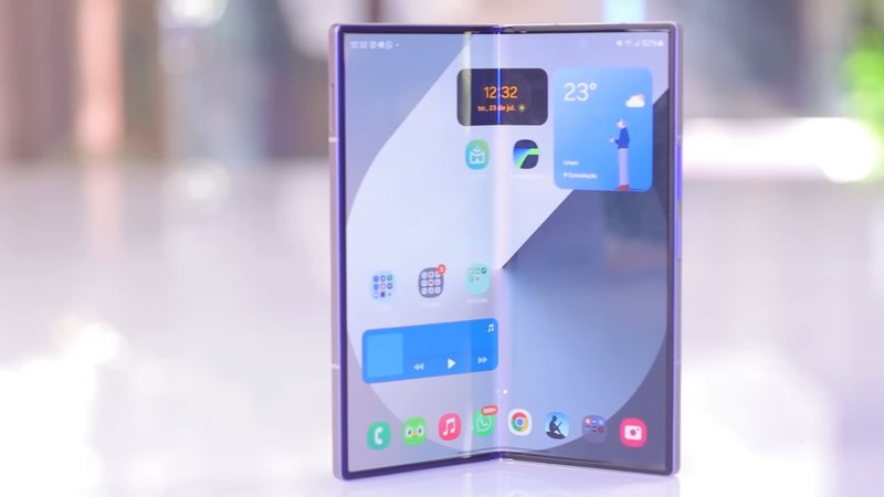 O Galaxy Z Fold 6 foi elogiado por seu acabamento e construção externa.