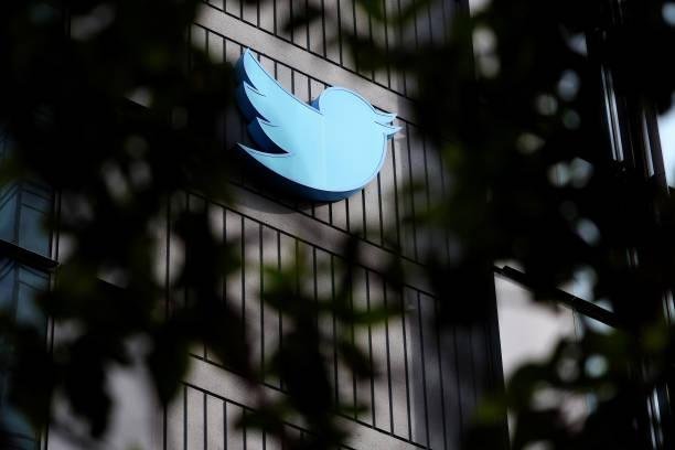 O Twitter foi comprado em 2022 e mudou de nome oficialmente no ano seguinte.