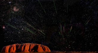 Chuva de meteoros Leônidas no céu da Austrália.