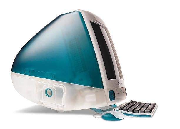 Os primeiros iMacs foram marcados pelo visual colorido e levemente translúcido. (Imagem: Getty Images)