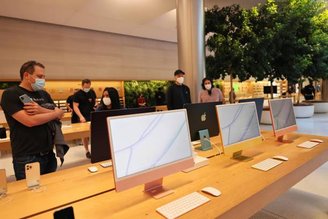 O primeiro iMac com Apple M1 foi marcada pelo ressurgimento das cores e pela ficha técnica encabeçada pelo processador desenvolvido em casa. (Imagem: Getty Images)