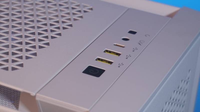 O Corsair 5000D é simples e direto na usabilidade.