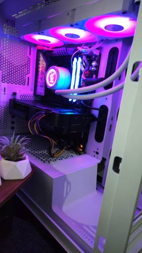 Com zonas bem alinhadas, é difícil não fazer uma montagem bonita no Corsair 5000D Airflow.