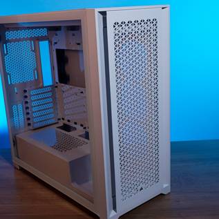 Imagem de Review: Gabinete Corsair 5000D Airflow tem muito espaço e boa modularidade