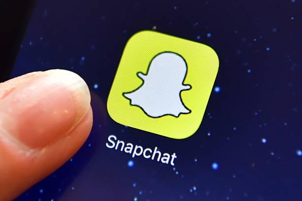 O Snapchat oferecia funções pautadas no envio espontâneo de fotos e vídeos.