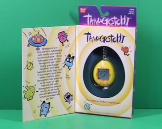 A embalagem do Tamagotchi original.