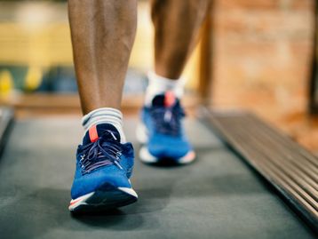Black November da Netshoes traz tênis Nike, Adidas, Tesla e mais com até 70% OFF; confira ofertas
