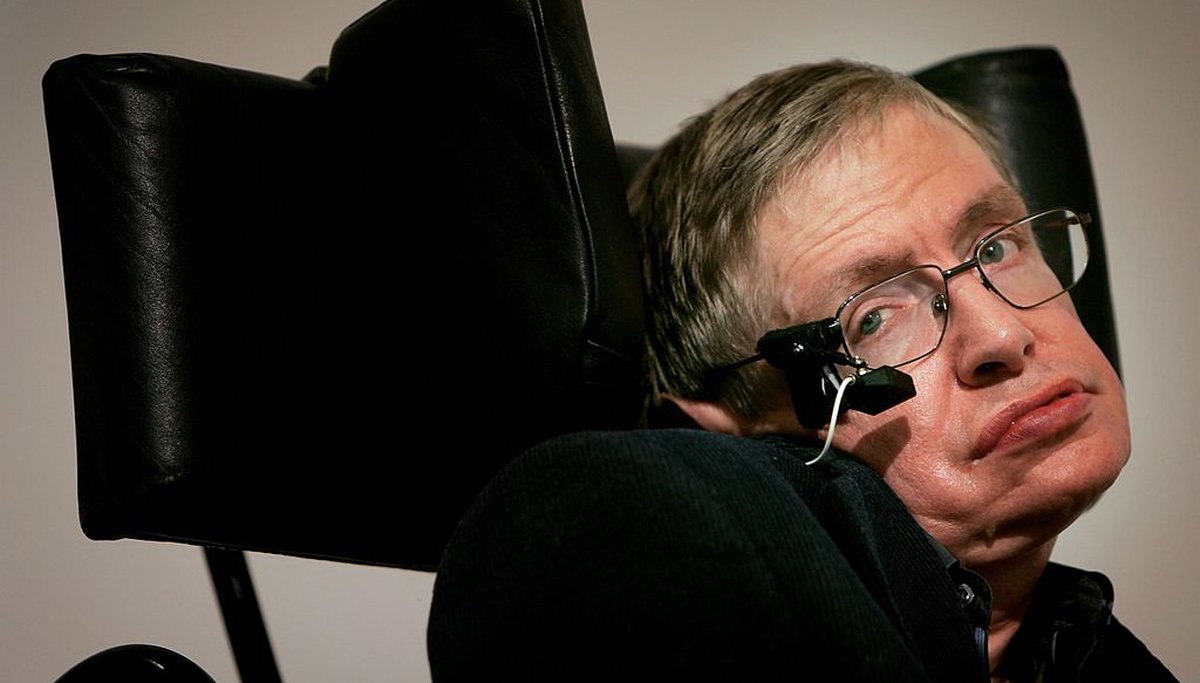 O físico Stephen Hawking realmente ‘previu’ o fim do mundo?