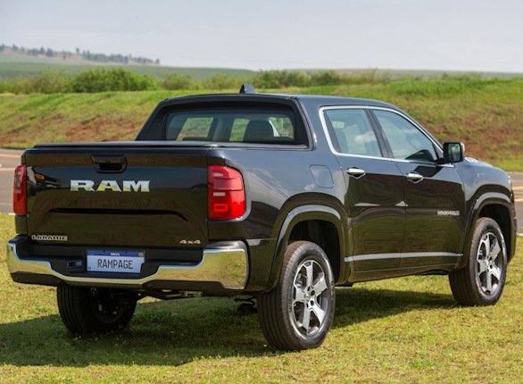 Versão Laramie segue posicionada na faixa intermediária da gama da picape.
