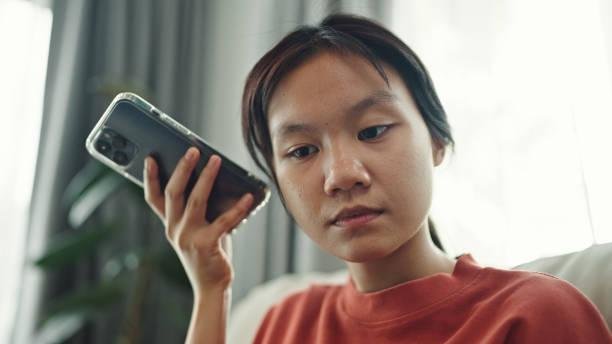 O problema pode ser uma falha no alto-falantes do seu celular.
