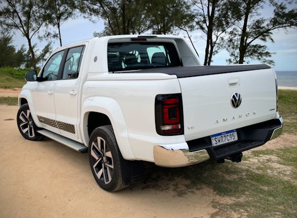 Nossa unidade testada veio na cor Branco Puro, a única sem custo adicional.