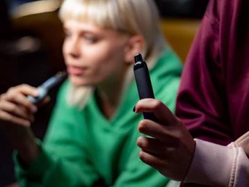 Procon cobra Facebook e Instagram sobre retirada de propaganda de vapes das redes