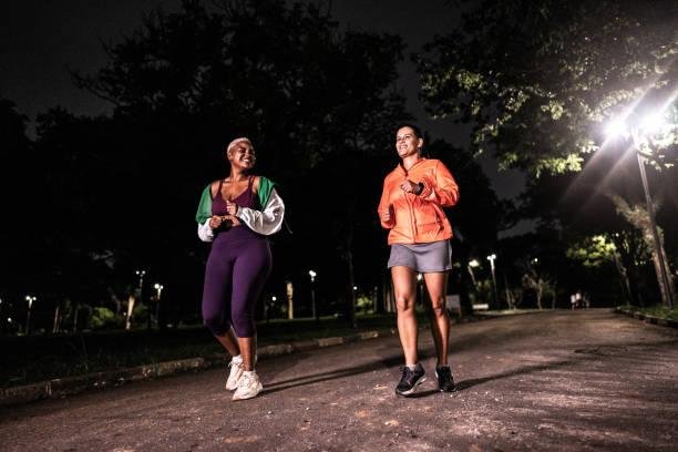 Exercícios de dia ou à noite? Parece que tanto faz, segundo estudos. (Fonte: Getty Images)