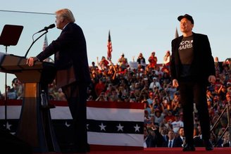 Elon Musk participou de comício de Trump durante a campanha eleitoral. (Imagem: Getty Images/Reprodução)