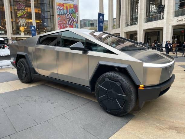 O Tesla Cybertruck prometeu muito, mas não entregou tanto assim. (Fonte: GettyImages)