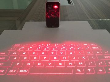 Projetor de teclado digital da Shopee cabe no bolso e está com 45% OFF; confira