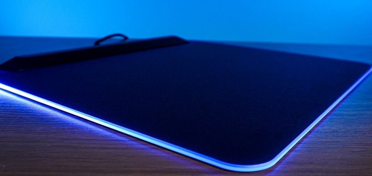 Mousepad rígido e com RGB é bom? Testamos o Razer Firefly V2 Pro