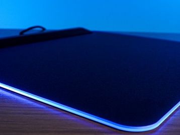 Mousepad rígido e com RGB é bom? Testamos o Razer Firefly V2 Pro