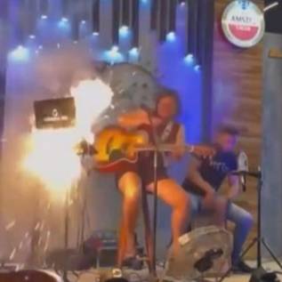 Imagem de Notebook explode durante show, e vídeo viraliza; saiba por que isso pode acontecer