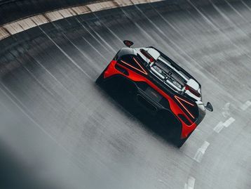 Bugatti quebra recorde de velocidade sem teto com o W16 Mistral; 453km/h!