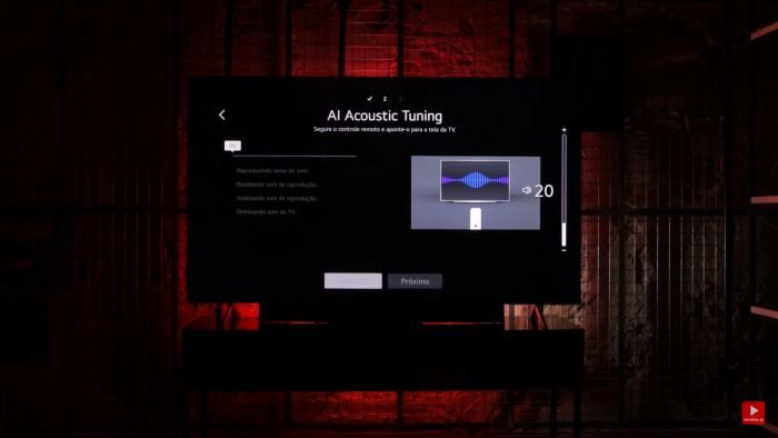 A smart TV conta com o auxílio de IA para melhorar a experiência sonora. (Imagem: YouTube/TecMundo/Reprodução)