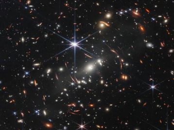 'Zigue-zague de Einstein' é observado pelo Telescópio Espacial James Webb