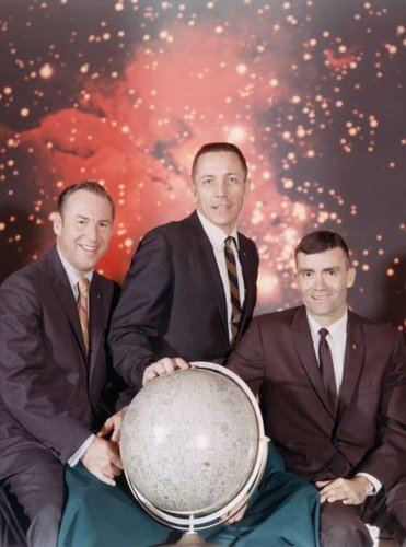 A tripulação da Apollo 13. Da esquerda pra direita, os astronautas Lovell, Swigert e Haise.