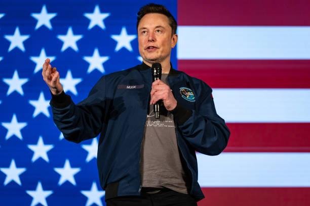 Envolvimento de Elon Musk no X e na política dos EUA contribuiu para fuga da rede. (Imagem: GettyImages)