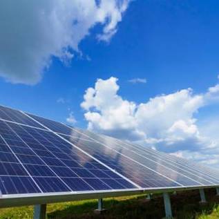 Imagem de Brasil atinge 50 gigawatts de capacidade de energia solar e sobe no ranking global