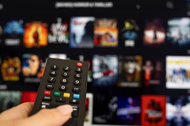 Conteúdos de vários canais e serviços de streaming eram revendidos ilegalmente pelos operadores. (Imagem: Getty Images/Reprodução)