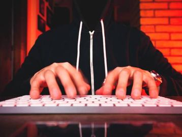 Quais ferramentas o Google usa para combater abuso infantil na internet?