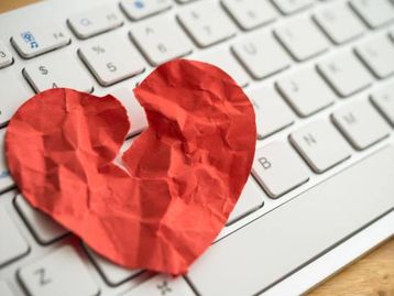 'Golpe do amor': idoso perde R$ 2 milhões ao ser enganado por perfil falso