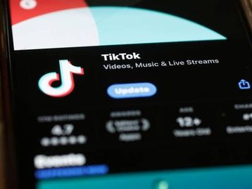 Dona do TikTok processa estagiário que sabotou IA e pede R$ 6,7 milhões
