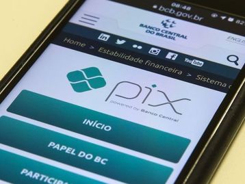 Pix bate recorde na Black Friday com quase 240 milhões de transferências em um dia