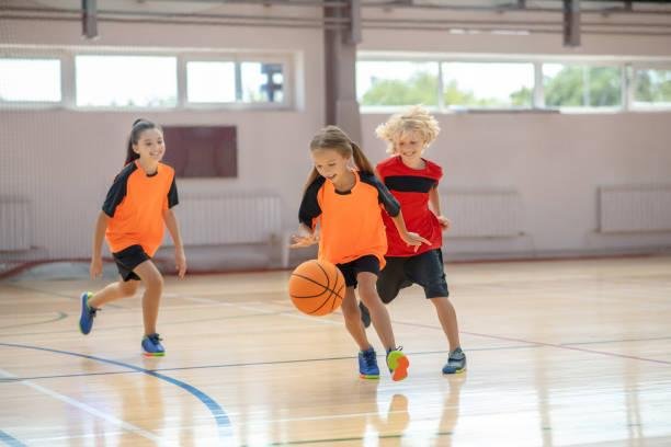 É importante que a atividade física escolhida, seja divertida para as crianças. (Fonte: Getty Images)