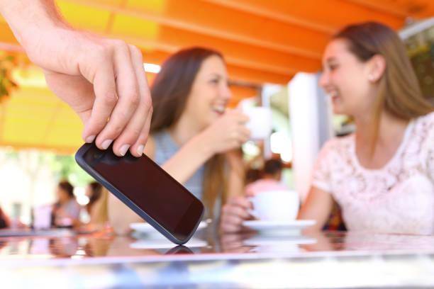 Roubo de celulares é comum no Brasil, 1 em cada 10 brasileiros já passou por isso.