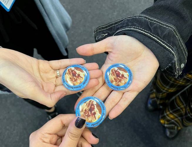 A CCXP 2024 está cheia de brindes para os visitantes. (Imagem: Thayna Cruz/TecMundo)