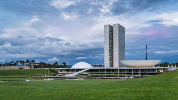 O PL ainda passará por mais uma votação no Senado. (Imagem: Getty Images/Reprodução)