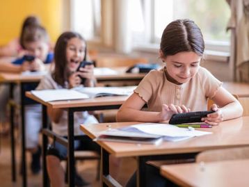 Governo de SP sanciona proibição de celulares nas escolas; veja as regras e quando passarão a valer 