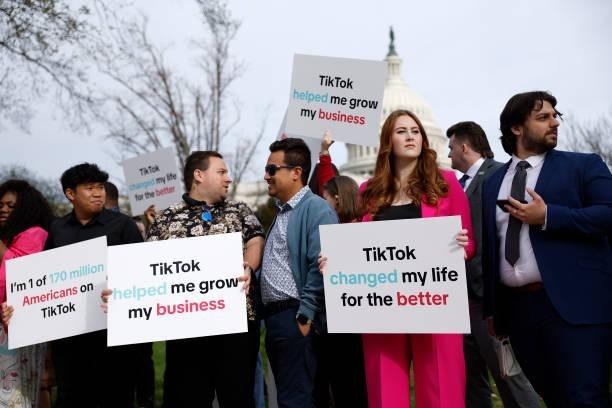 A legislação que pode banir o TikTok dos Estados Unidos não fere a constituição, decide corte dos Estados Unidos. (Fonte: GettyImages)