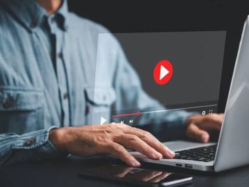 YouTube expande dublagem automática de PT-BR para vídeos em milhões de canais