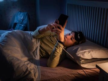 IA incitou jovem a matar os pais por limitar seu tempo no celular