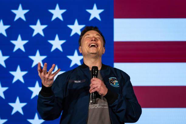 Atrás de Elon Musk, está o fundador da Amazon, Jeff Bezos, como segunda pessoa mais rica do mundo (Imagem: GettyImages)