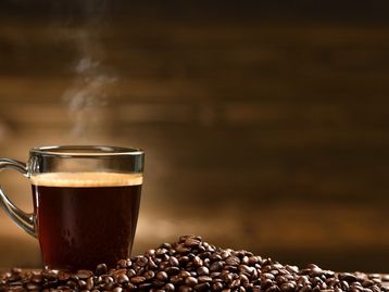 Como transformar sua caneca de café em um 'detector de partículas'? A ciência responde!