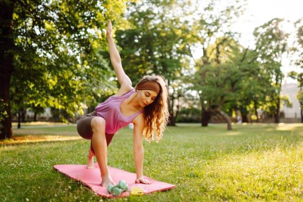 Caminhada, corrida, treinamento de força e Yoga estiveram entre as modalidades mais eficazes para tratar depressão